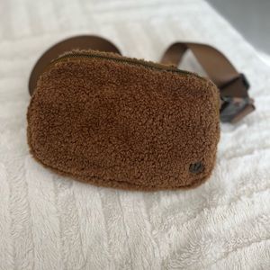 Lululemon Everywhere Belt Bag in Brown Sherpa